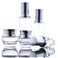 Conjunt d'ampolles de vidre gruixut